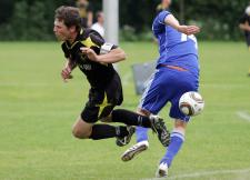 Photo Pascal Muller: A l'image de cette action entre l'UEFA et GDJ, il faudra lutter pour terminer premier ou éviter la dernière place
