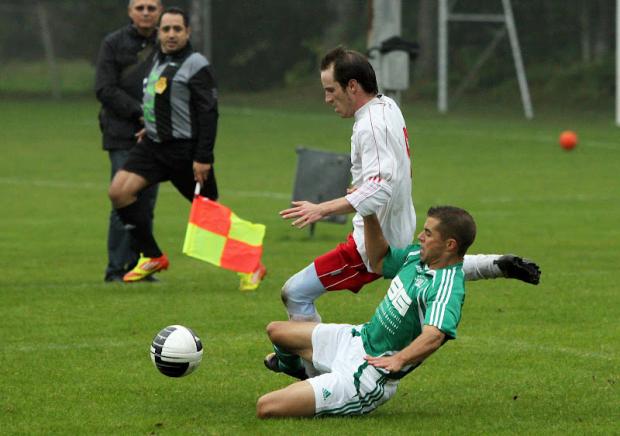 Photo Pascal Muller: Ballon très disputé entre Friends Connection et Béthusy